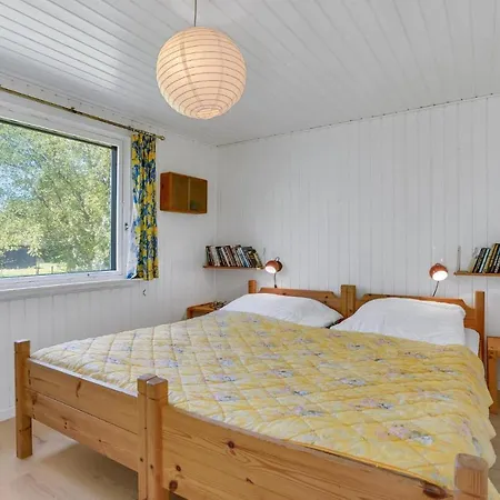 Beautiful Home In Rodby With Kitchen * Kramnitse