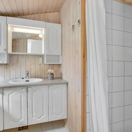Beautiful Home In Rodby With Kitchen Kramnitse