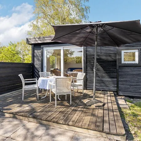 Beautiful Home In Rodby With Kitchen * Kramnitse